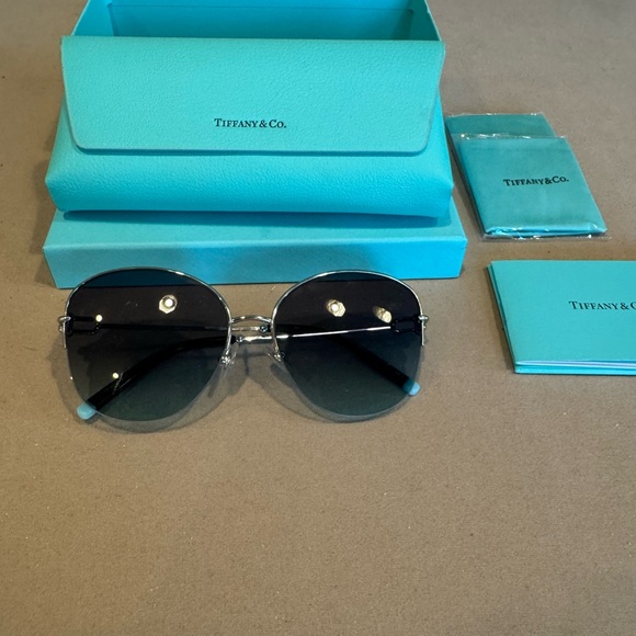 Auth Tiffany Silver Frame Gradient Blue Women\'s Sunglasses